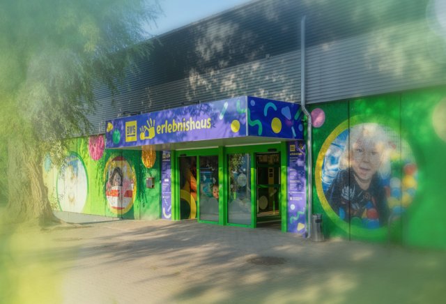 Außenansicht des BWG Erlebnishaus Gebäudes am Holzplatz in Halle