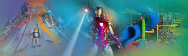 Glückliche Kinder spielen den ganzen Tag im Indoorspielplatz mit Tagesticket